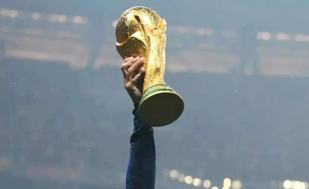 سرقة كأس العالم 1966 - كأس العالم 1966: قصة السرقة الغامضة والكلب بيكلز المنقذ